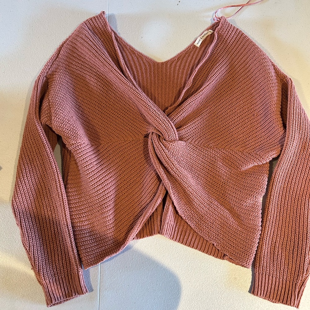moon & madison Mauve V-Neck Twist Sweater